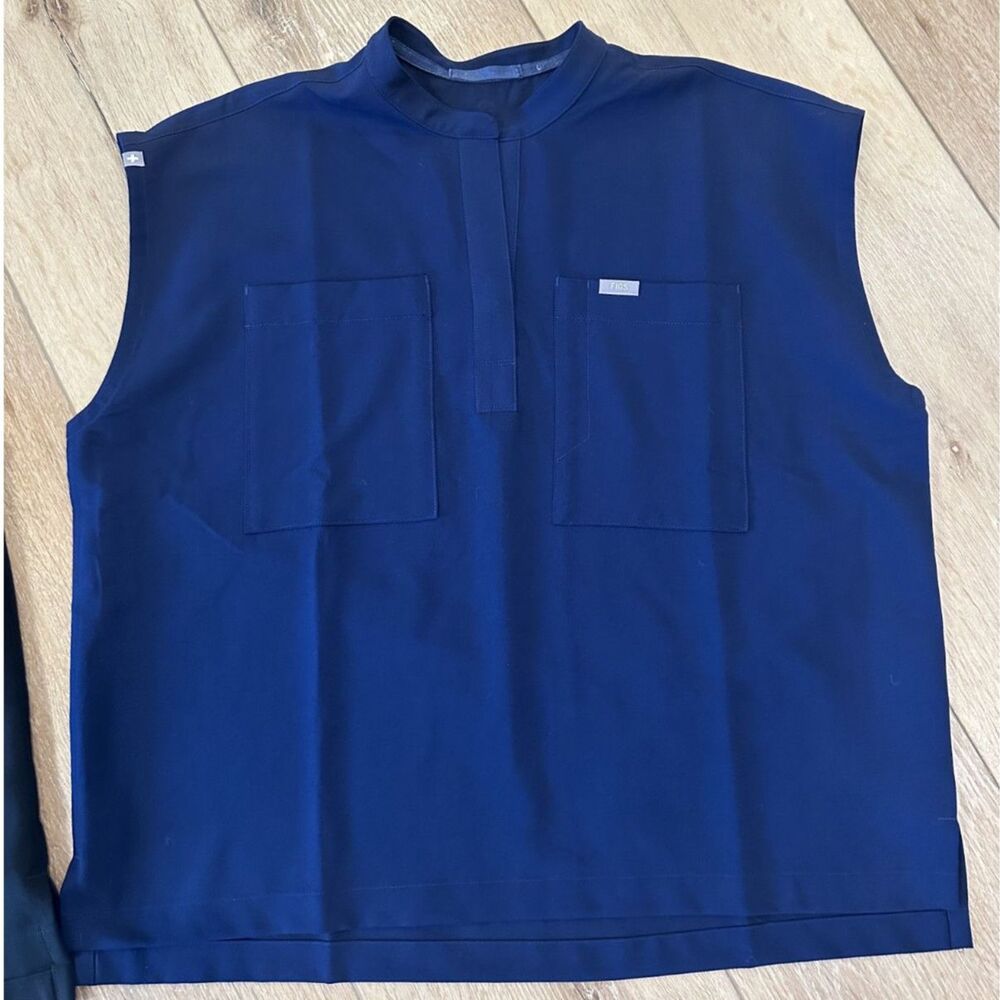 Women's Figs Payson Relaxed Henley Scrub Top Size XL Navy Blue Worn Once!